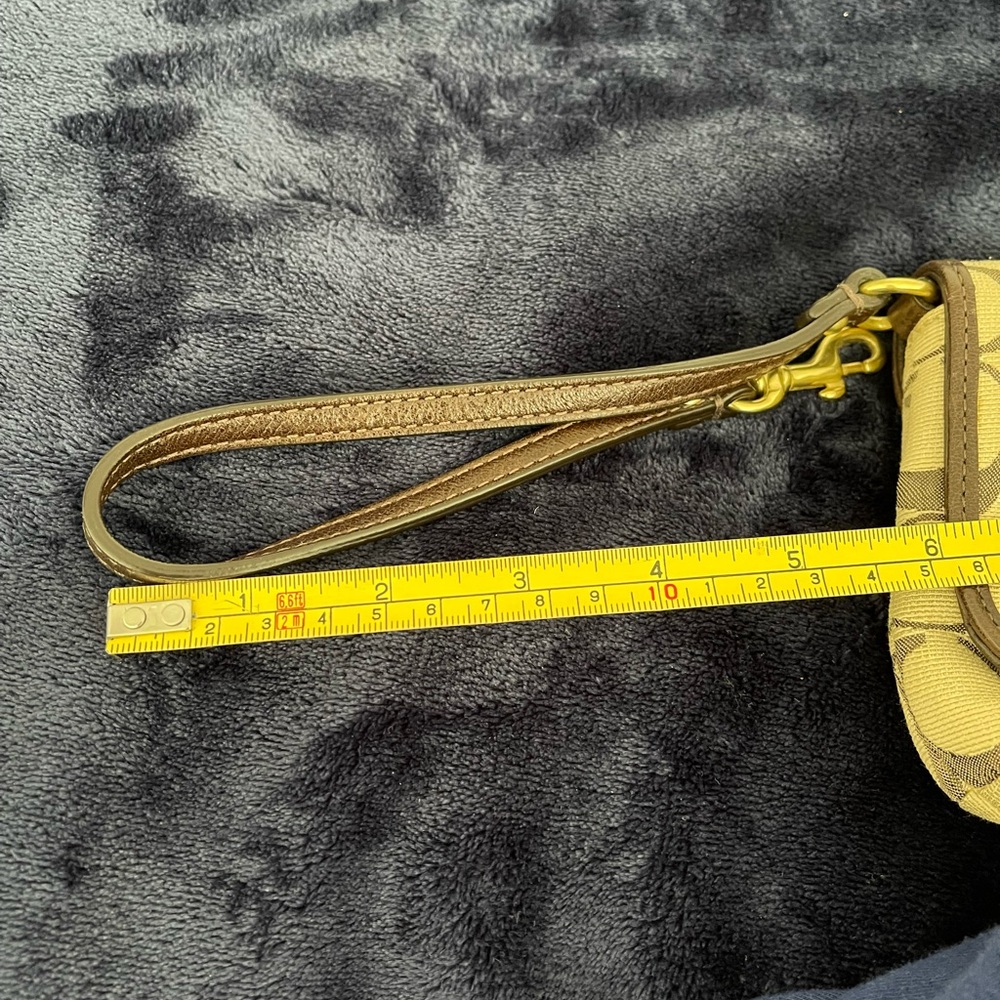 Coach wristlet - beige canvas, pink inside and brown leather detail - Picture 9 of 9